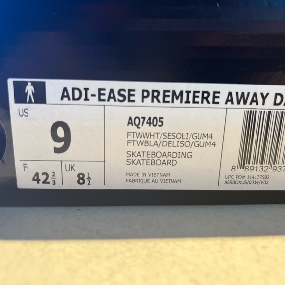 Adidas Size 9 Men’s - Picture 4 of 5